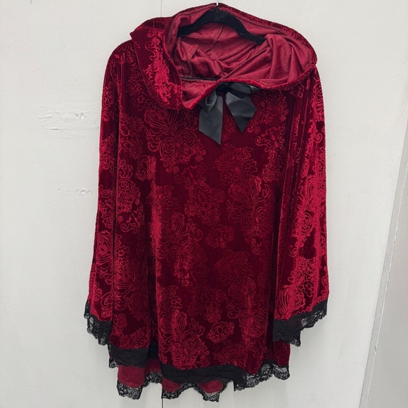 Spirit Halloween red velvet burnout cape hood black lace OS 1X vamp cosplay goth - Picture 6 of 11